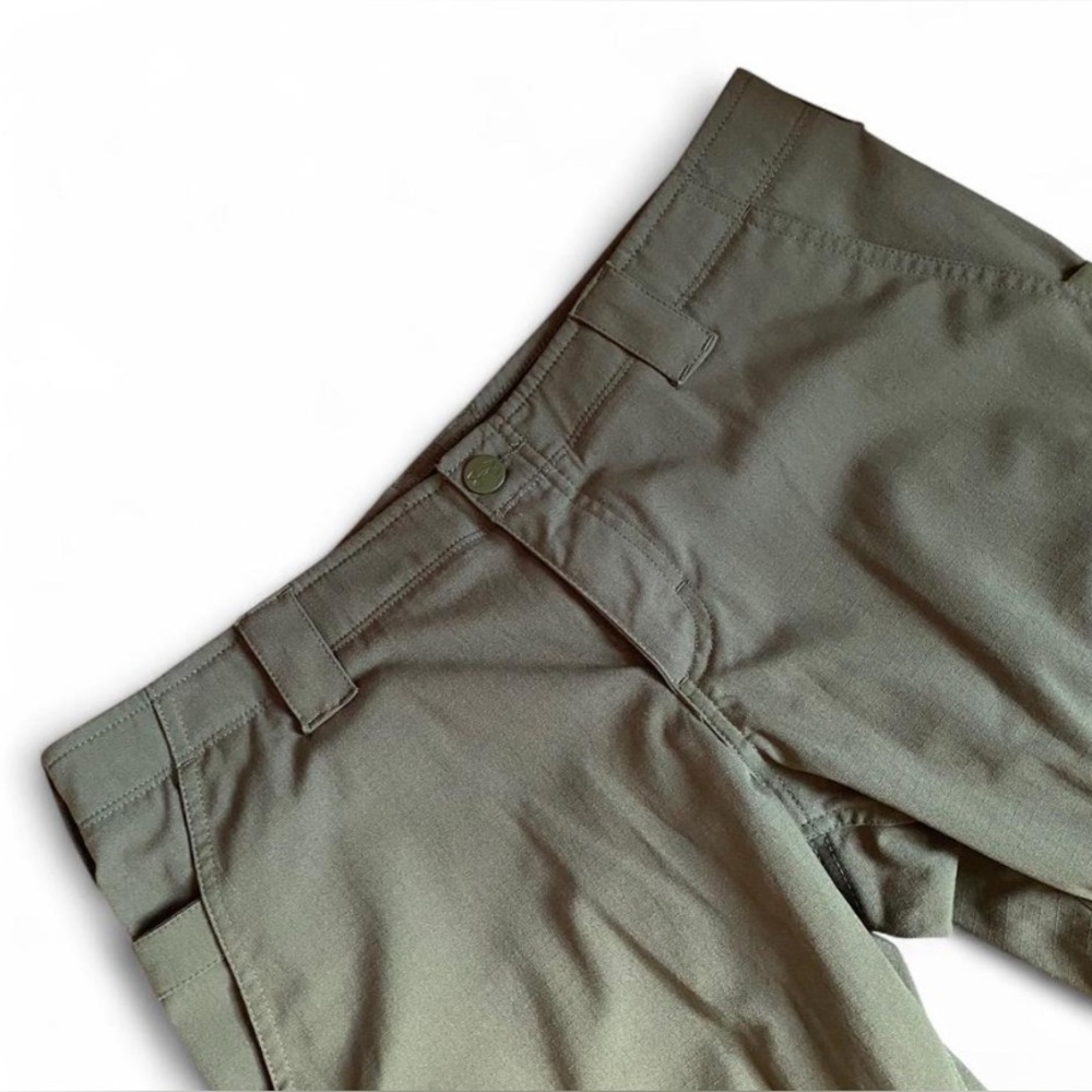 Under Armour women’s cargo pants, size 14
